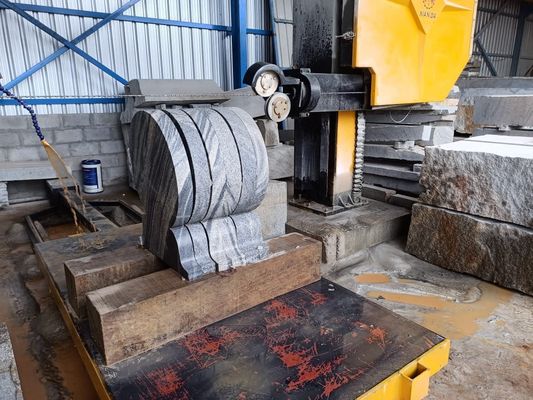 Máy cưa kim cương điều khiển CNC với độ chính xác cắt cao và liên kết bốn trục để cắt đá