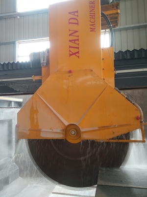 Máy cắt khối giữa loại nặng để cắt tấm dày và đá lề đường