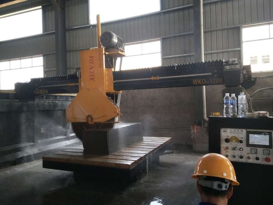Máy cắt đá khối trung bình loại trượt băng