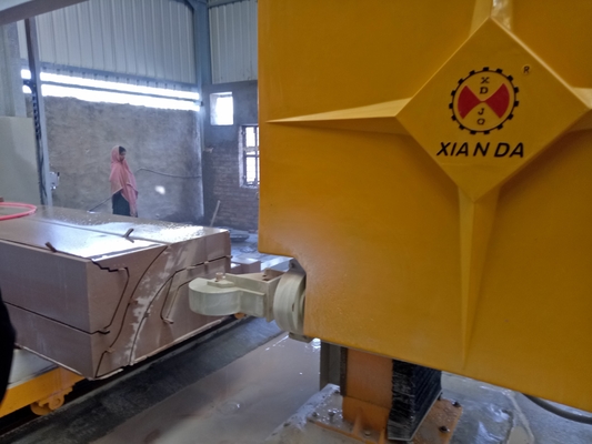 Bảng 360 ° quay kim cương dây cưa máy để cắt đá chính xác