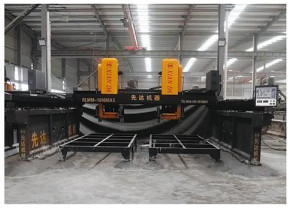 Máy cắt và phay tuyến tính kiểu cầu đệm hai chùm