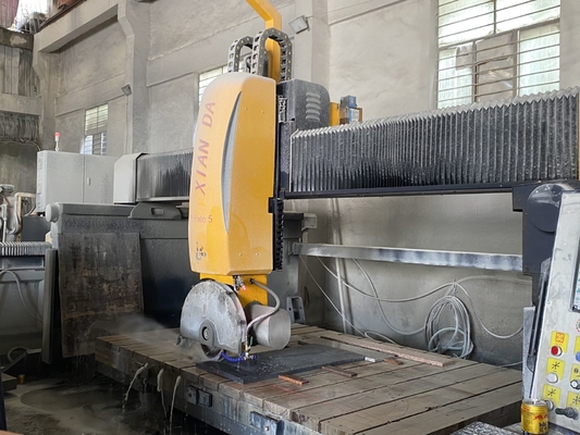 Máy cắt cầu 5100kg với chuyển động bàn tự động 15m3/h