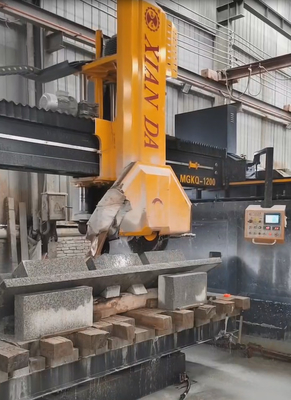 Máy cắt sợi đá khối trung tâm bốn cột với xi lanh thủy lực kép