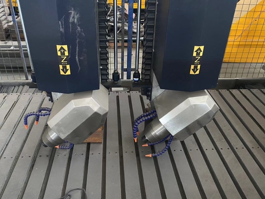 Xianda 4 trục CNC cao độ chính xác khắc máy với 0.02mm vị trí chính xác và 5.5KW Spindle Power