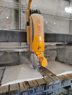 Xianda Thương hiệu Ý Hệ thống 5 trục CNC Bridge Saw Tự động đá cẩm thạch granite thạch anh sợi máy móc mài bếp bồn rửa bàn làm máy cắt đá giá nhà máy