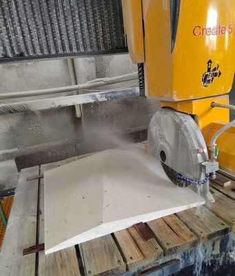 Xianda Thương hiệu Ý Hệ thống 5 trục CNC Bridge Saw Tự động đá cẩm thạch granite thạch anh sợi máy móc mài bếp bồn rửa bàn làm máy cắt đá giá nhà máy