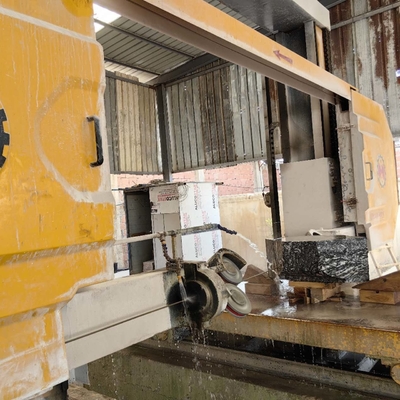 Máy cắt đá 4 trục làm nhanh và dễ dàng với CNC
