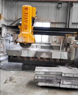 Máy cắt khối giữa bốn cột tốc độ cao để cắt khối giữa