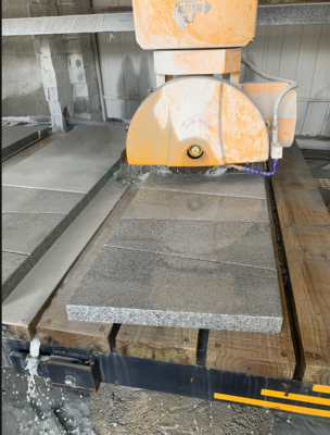 Máy cắt đá loại cầu bốn trục với 0-60 ° servo motor beveling