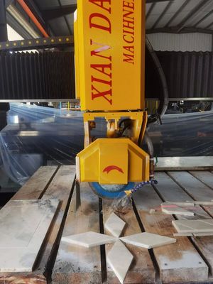 Máy cắt cầu khối giữa hồng ngoại với bàn làm việc 3200*2000mm, nghiêng 0-85° và xoay 0-90° cho đá granite & đá cẩm thạch