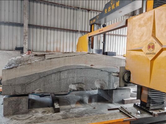 Máy cưa dây kim cương hạng nặng có bàn di chuyển với kích thước xử lý tối đa 3500*3500*2200mm và điều khiển CNC/PLC để cắt đá có độ chính xác cao