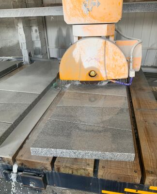 Máy cắt cầu 4+1 trục với bàn làm việc 3200x2000mm và công suất động cơ 15kw/18.5kw để cắt đá chính xác