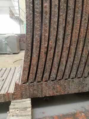 Máy cưa dây kim cương CNC 4 trục với bàn xoay servo 360°, 16 rãnh trượt và nâng bánh xe lăn 28 cho đá cẩm thạch, đá granite