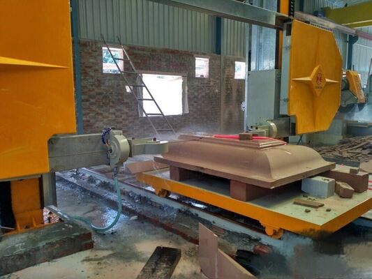 Máy cưa dây kim cương CNC 4 trục với bàn xoay servo 360°, 16 rãnh trượt và nâng bánh xe lăn 28 cho đá cẩm thạch, đá granite