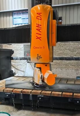 Máy cắt cưa cầu 5 trục với 15kw điện chính và chuyển động bàn tự động