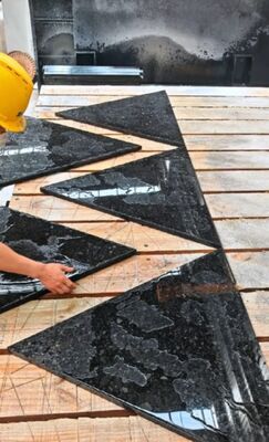 Máy cắt cưa cầu 5 trục với 15kw điện chính và chuyển động bàn tự động