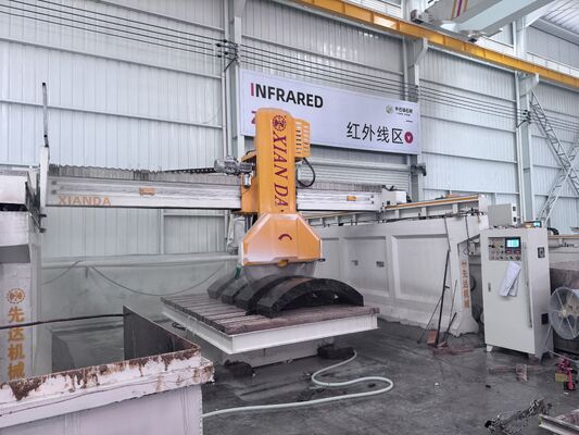 Máy cắt khối trung tâm cao tốc bốn cột với tổng công suất 29/37kw để cắt chính xác