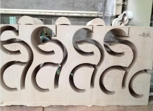 XIANDA CNC-2500SA Máy cưa dây kim cương CNC chính xác cao với 20 tấn tải trọng và bàn xoay 360 độ servo cho hồ sơ đá