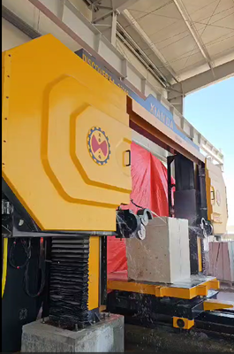 Khám phá 4 Máy cưa dây kim cương CNC với bàn làm việc điều khiển 360 ° và tốc độ cắt 20-40 M/S để cắt đá chính xác