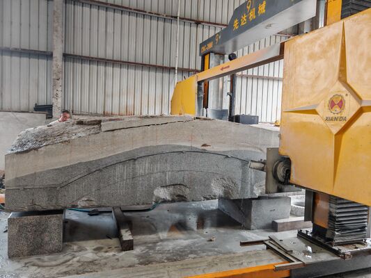 Máy cưa dây CNC di động dạng cổng với bốn bánh đà để cắt khối đá lớn 3500 × 3500 × 2200 mm