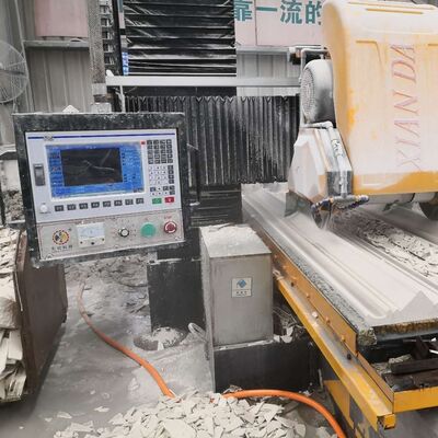 Máy định hình đá điều khiển PLC với lưỡi cắt đôi và khung thép hàn chịu lực