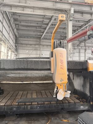 Máy cưa cầu CNC 5 trục với khả năng xoay lưỡi 360° cho gia công đá khổ 3200x2000mm