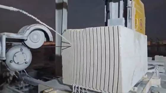 Máy cưa dây kim cương CNC 4 trục Xianda với bàn xoay servo 360° và tải trọng 20 tấn để cắt đá