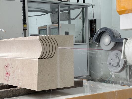 Máy cưa dây kim cương CNC với bàn quay 360 ° và trục 15KW để cắt chính xác cao
